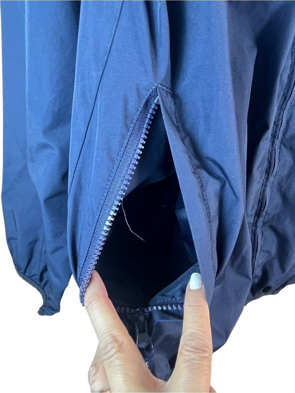 IZOD Men's Navy Windbreaker Jacket - Lightweight Water-Resistant size M. (C032) - Picture 5 of 10